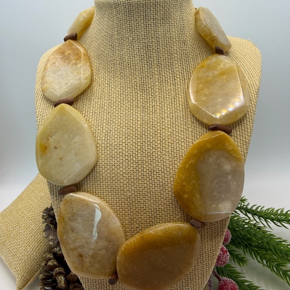 Chico’s Quartz Elegant Yellow Stone Necklace Timeless - Picture 4 of 17